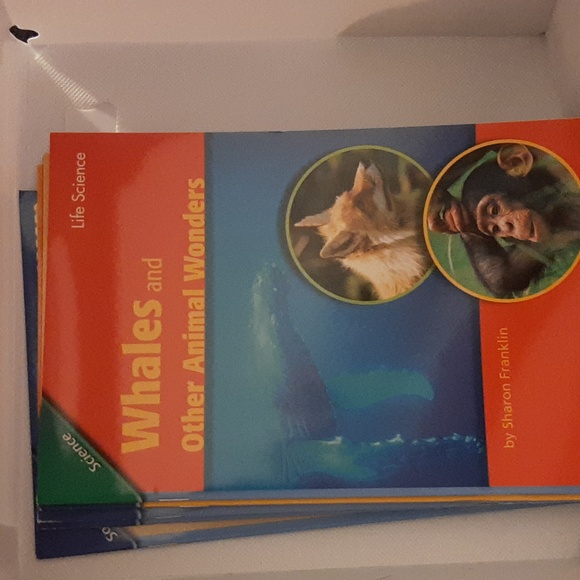 Bundle of 18 science and social studies readers - Picture 13 of 17